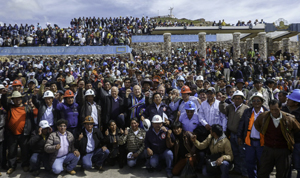 De Soto and miners in Juliaca, Peru, 16 March 2015
